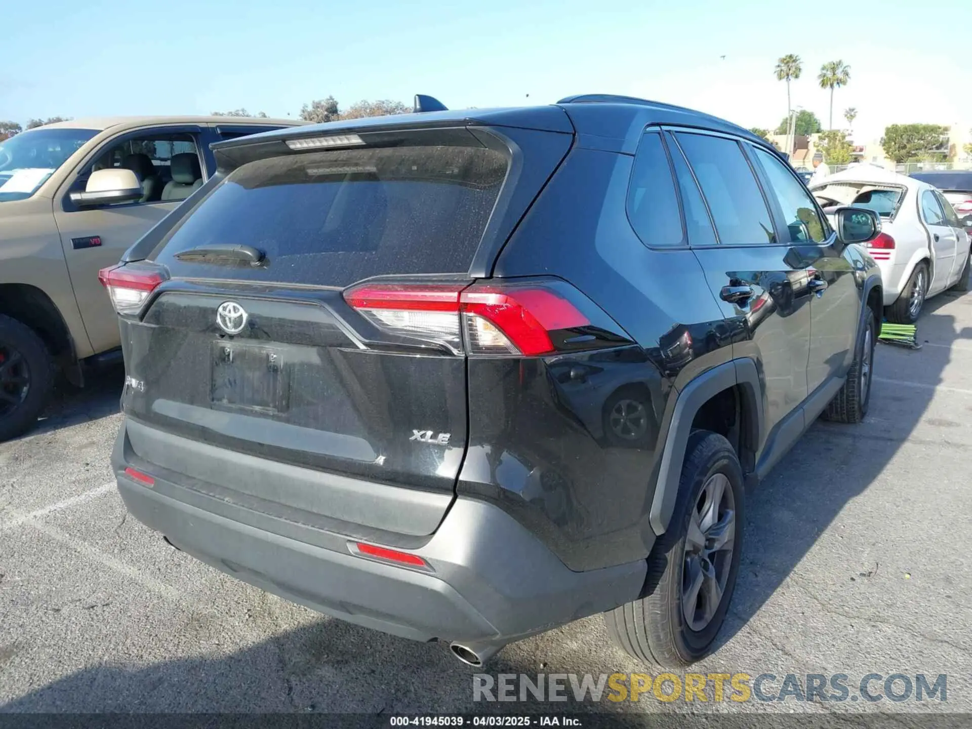 4 Photograph of a damaged car 2T3W1RFV6NW202715 TOYOTA RAV4 2022