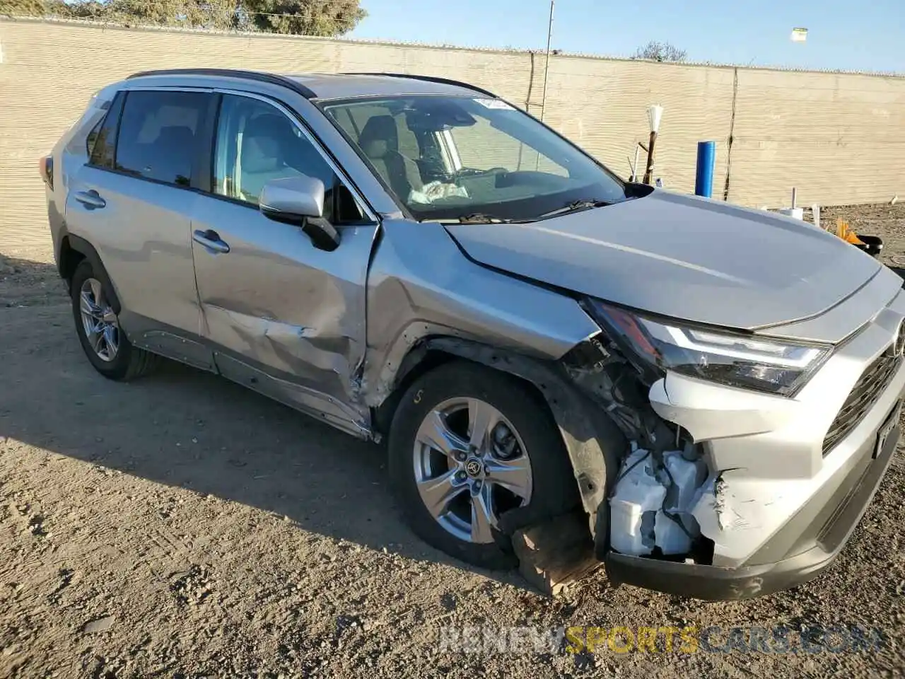 4 Photograph of a damaged car 2T3W1RFV6NW205341 TOYOTA RAV4 2022