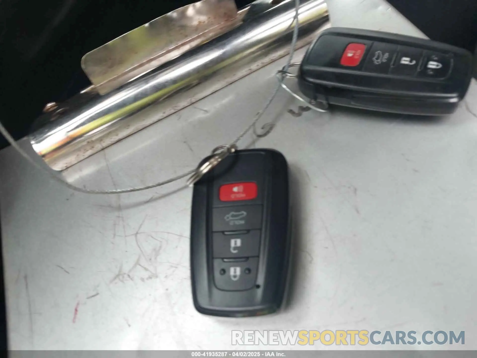 11 Photograph of a damaged car 2T3W1RFV7NC187935 TOYOTA RAV4 2022