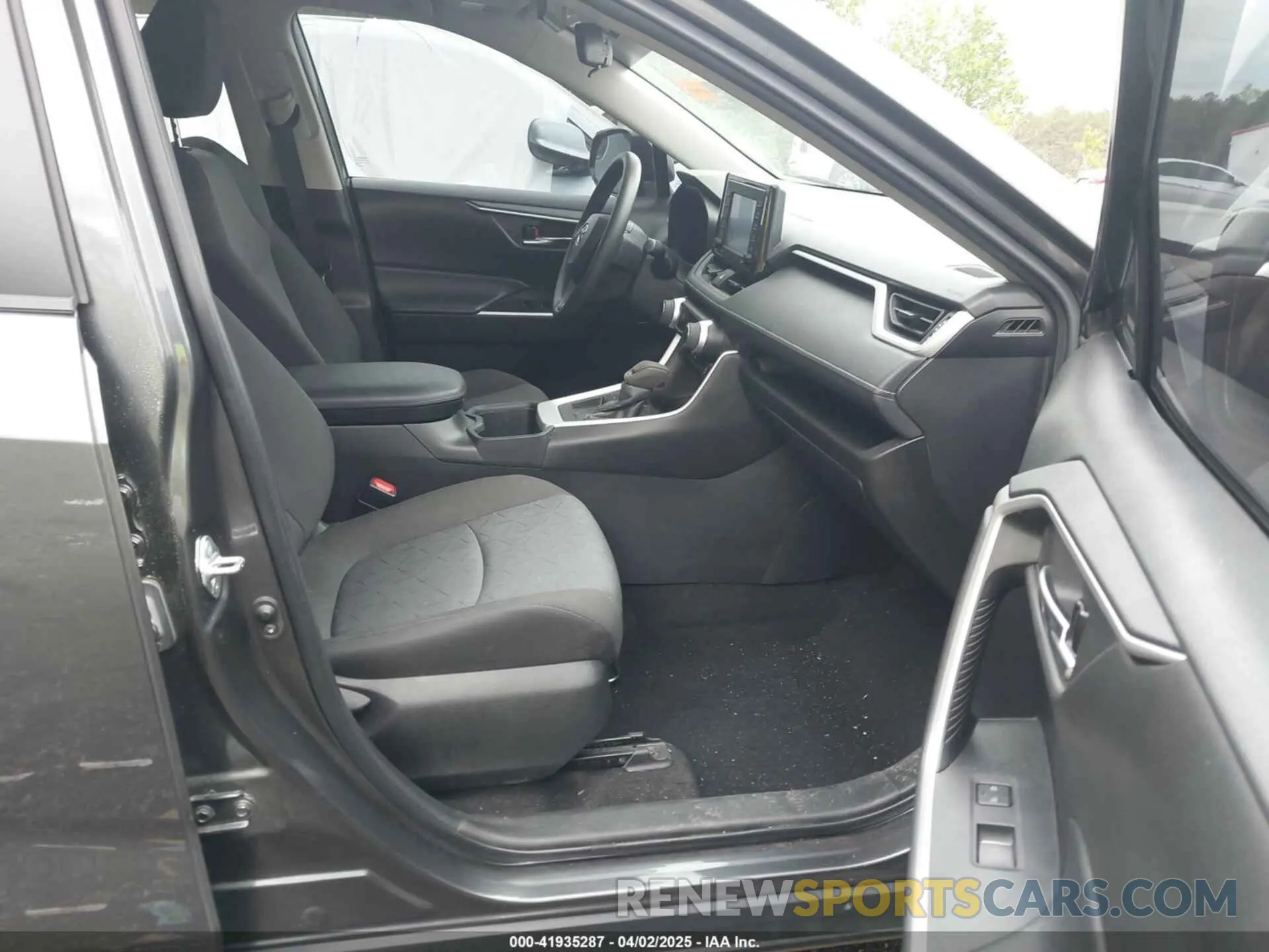 5 Photograph of a damaged car 2T3W1RFV7NC187935 TOYOTA RAV4 2022