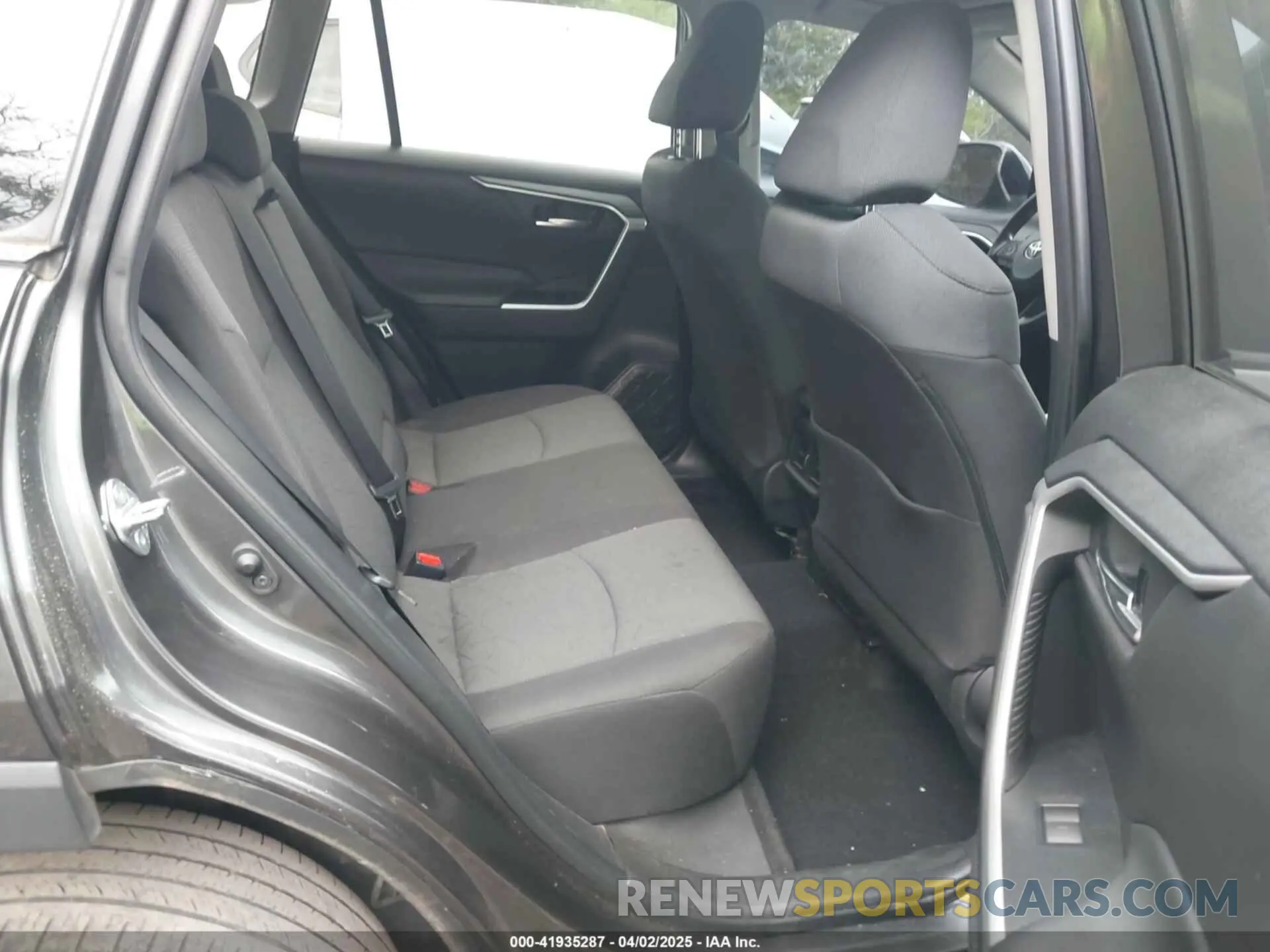 8 Photograph of a damaged car 2T3W1RFV7NC187935 TOYOTA RAV4 2022