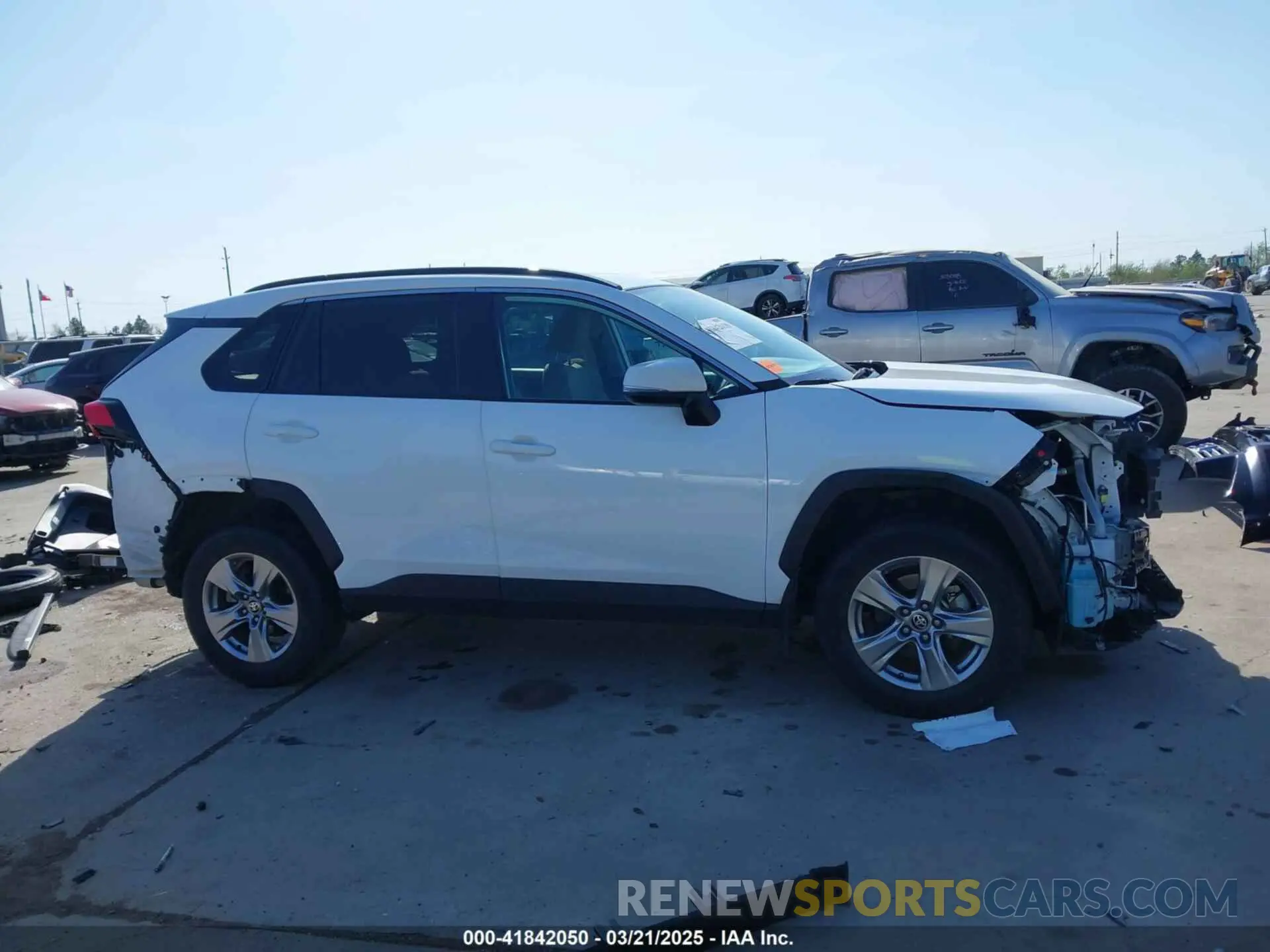 14 Photograph of a damaged car 2T3W1RFV7NC195971 TOYOTA RAV4 2022