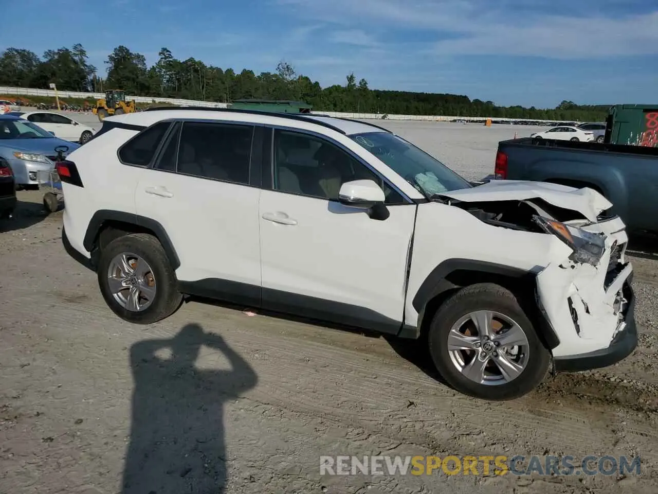 4 Photograph of a damaged car 2T3W1RFV7NC208380 TOYOTA RAV4 2022