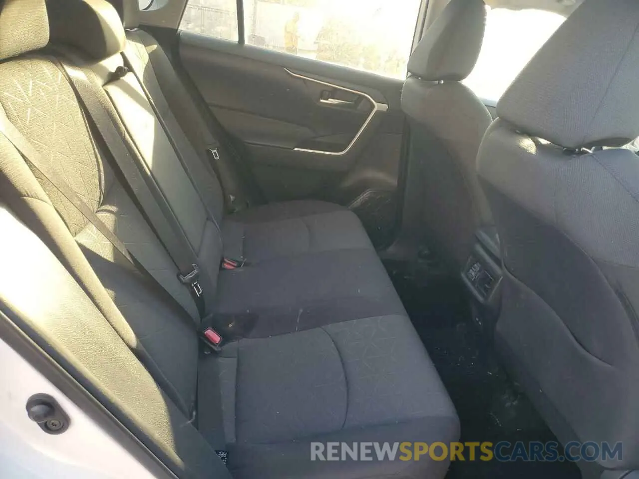 11 Photograph of a damaged car 2T3W1RFV7NW204960 TOYOTA RAV4 2022