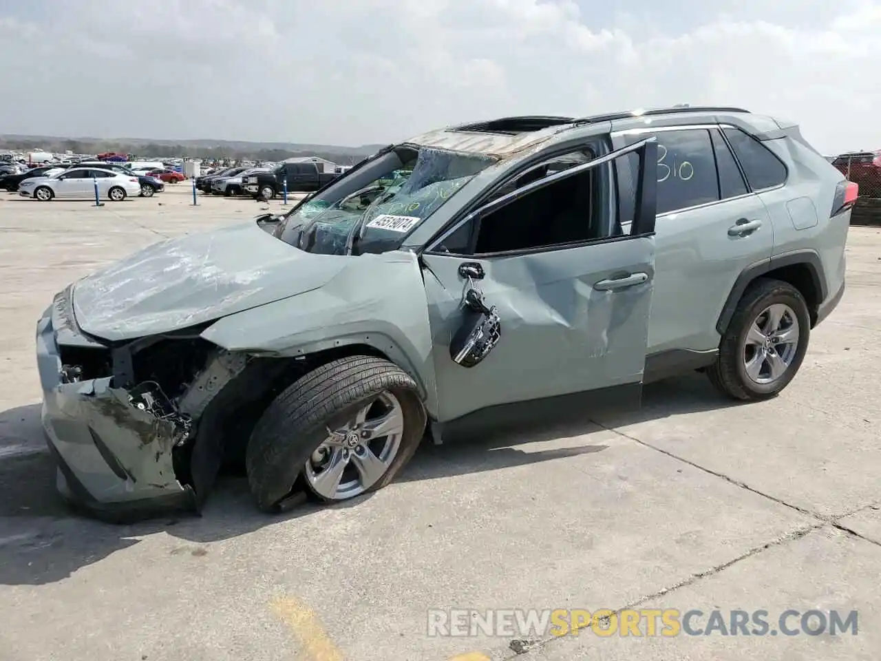 1 Photograph of a damaged car 2T3W1RFV7NW212668 TOYOTA RAV4 2022