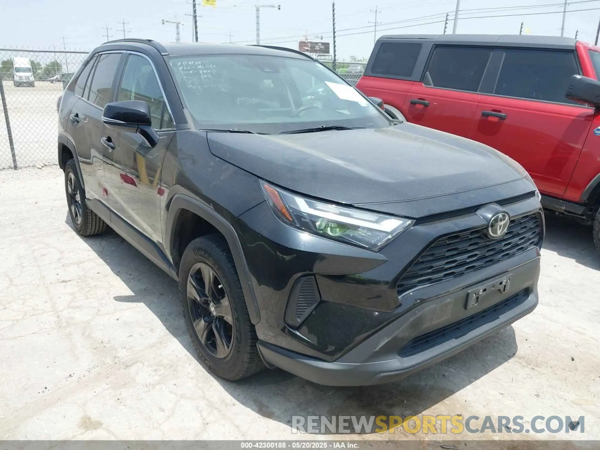 1 Photograph of a damaged car 2T3W1RFV7NW213304 TOYOTA RAV4 2022