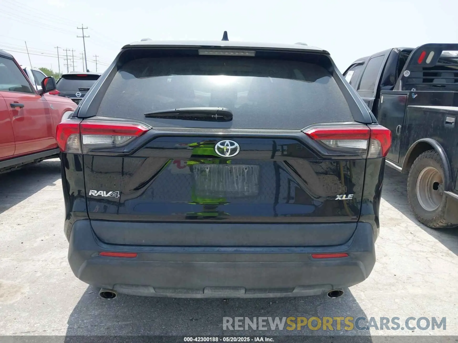 16 Photograph of a damaged car 2T3W1RFV7NW213304 TOYOTA RAV4 2022