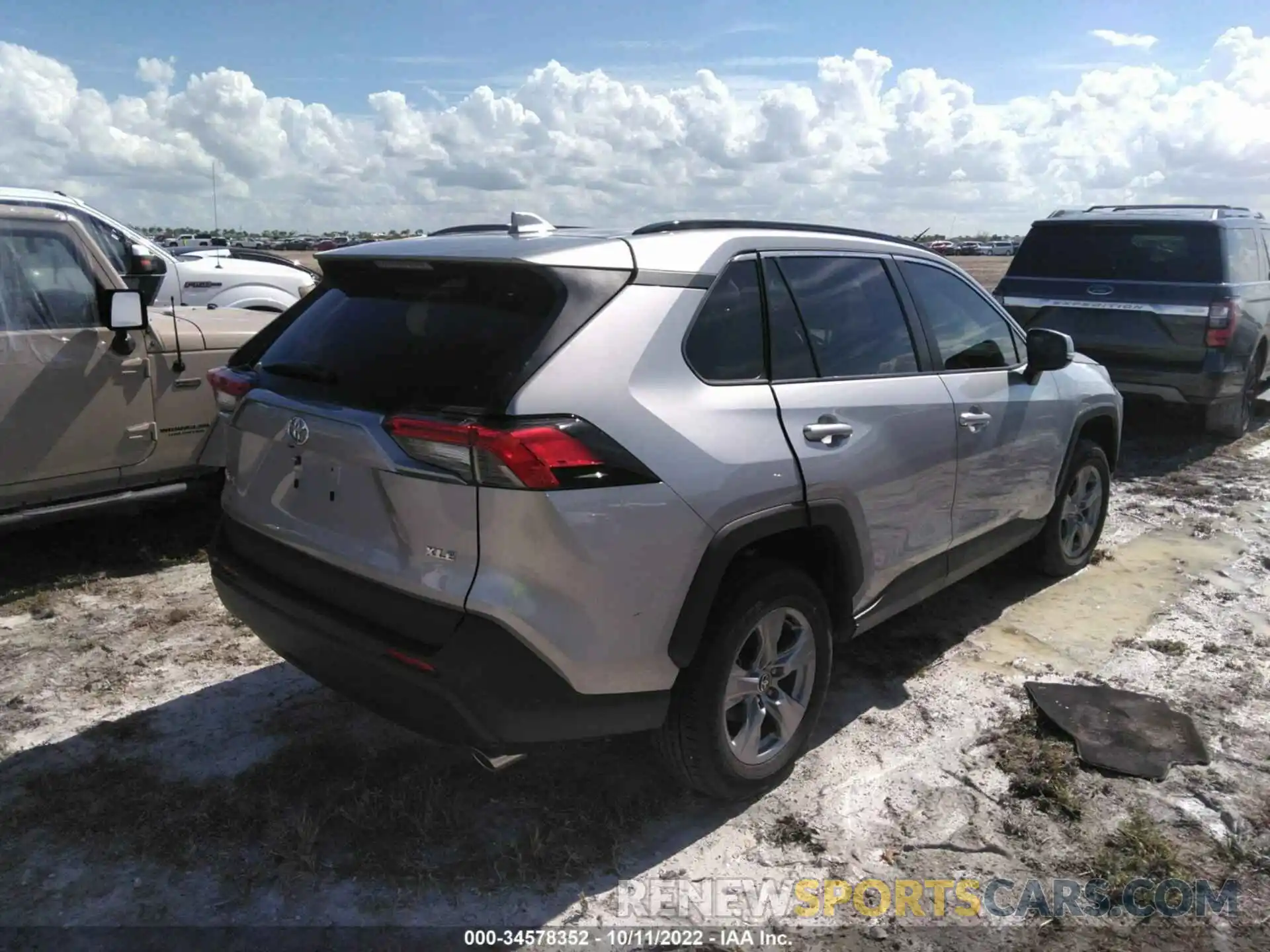 4 Photograph of a damaged car 2T3W1RFV8NC173879 TOYOTA RAV4 2022