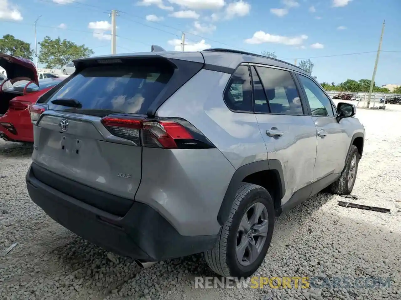 4 Photograph of a damaged car 2T3W1RFV8NC175129 TOYOTA RAV4 2022