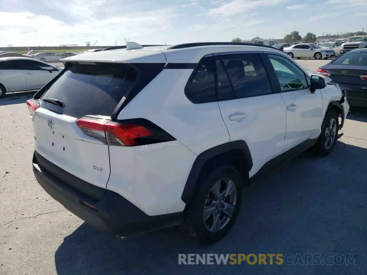 4 Photograph of a damaged car 2T3W1RFV8NC179598 TOYOTA RAV4 2022