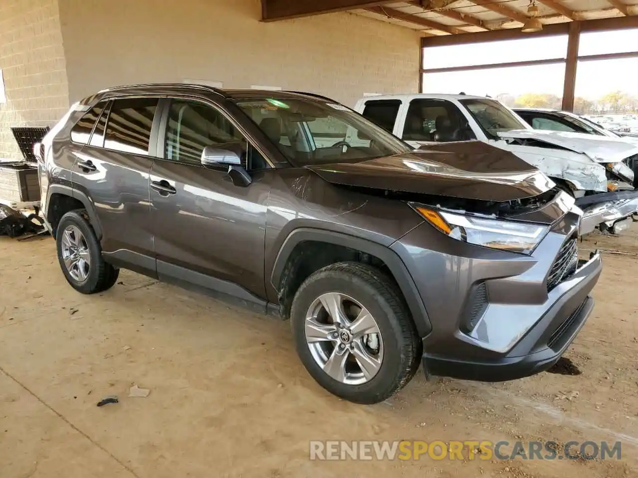 4 Photograph of a damaged car 2T3W1RFV8NC205861 TOYOTA RAV4 2022