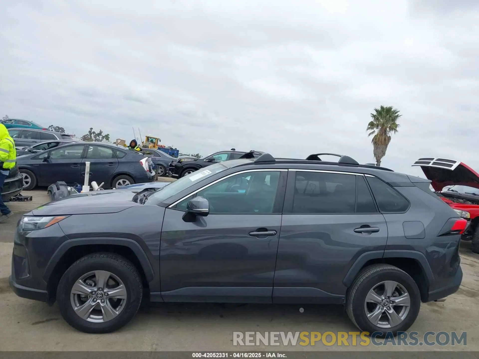 15 Photograph of a damaged car 2T3W1RFV8NW190406 TOYOTA RAV4 2022