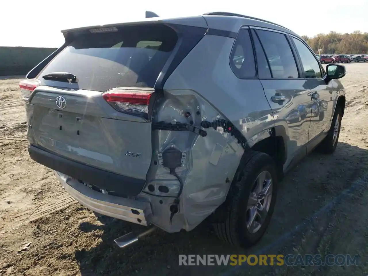 4 Photograph of a damaged car 2T3W1RFV8NW190633 TOYOTA RAV4 2022