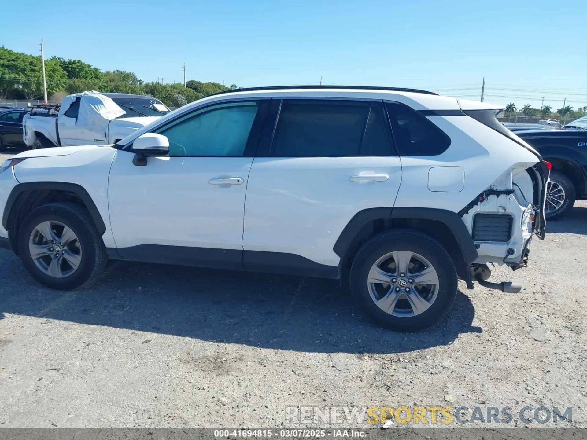 15 Photograph of a damaged car 2T3W1RFV8NW192785 TOYOTA RAV4 2022