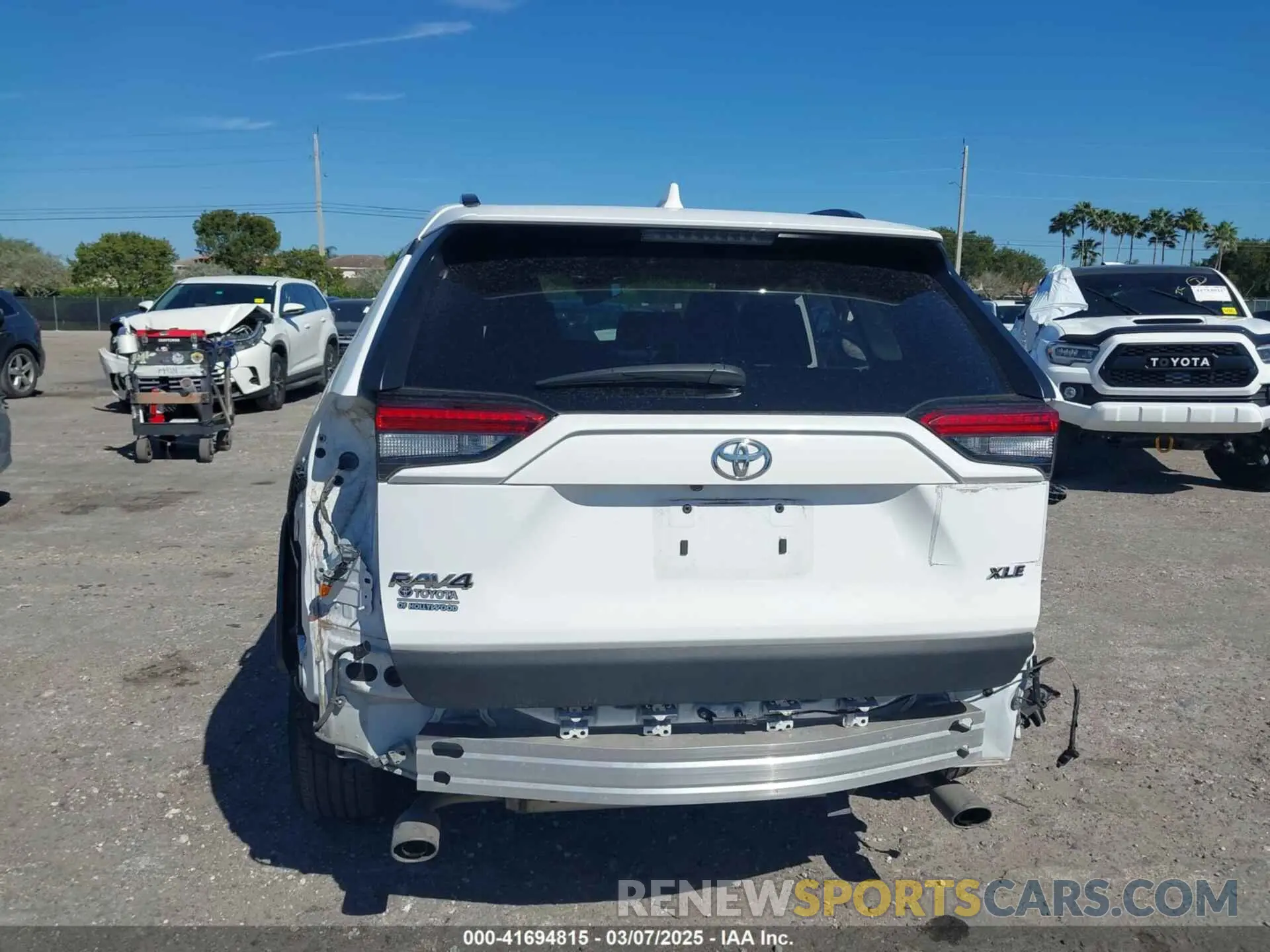 6 Photograph of a damaged car 2T3W1RFV8NW192785 TOYOTA RAV4 2022