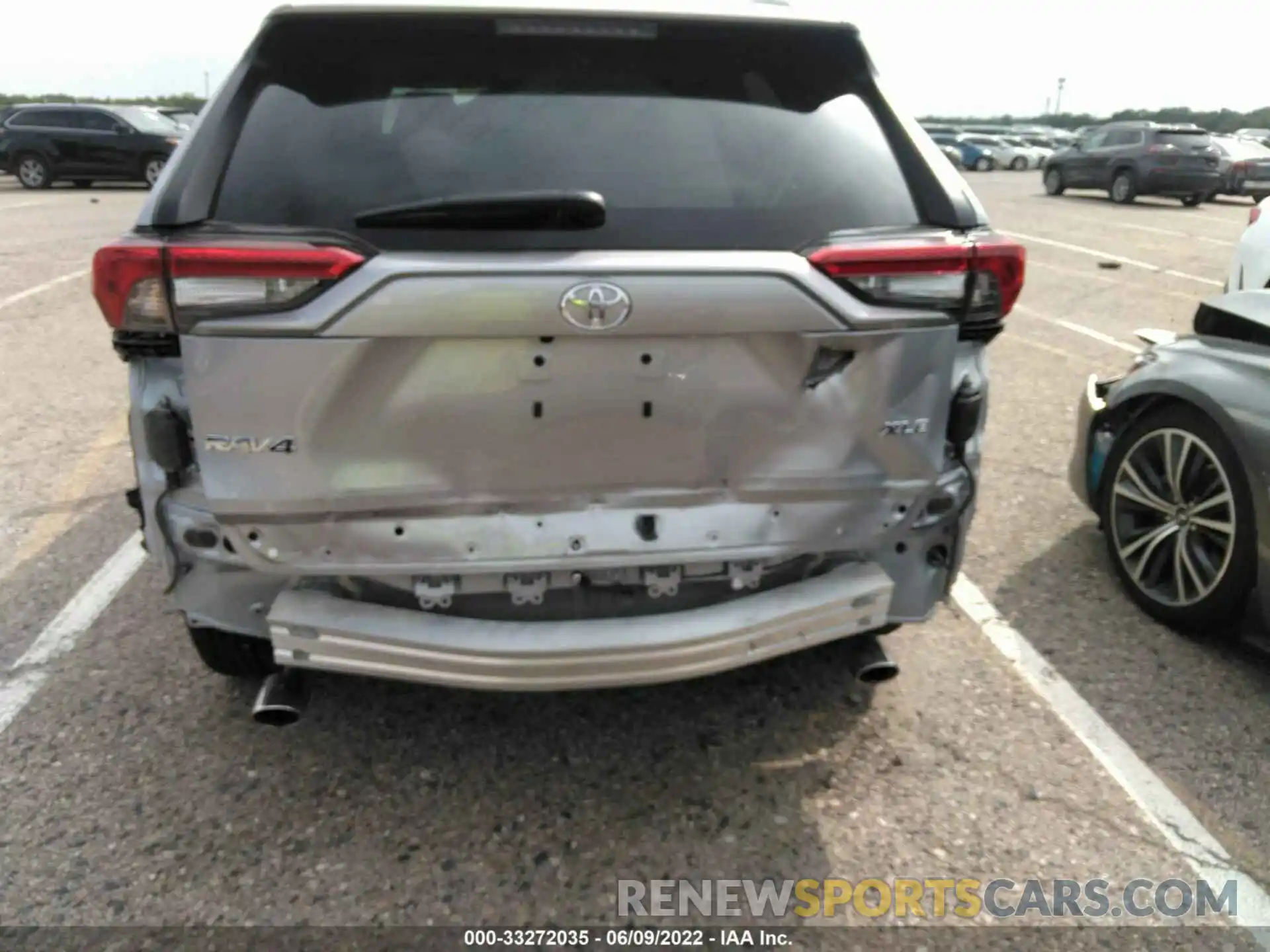 6 Photograph of a damaged car 2T3W1RFV8NW194326 TOYOTA RAV4 2022