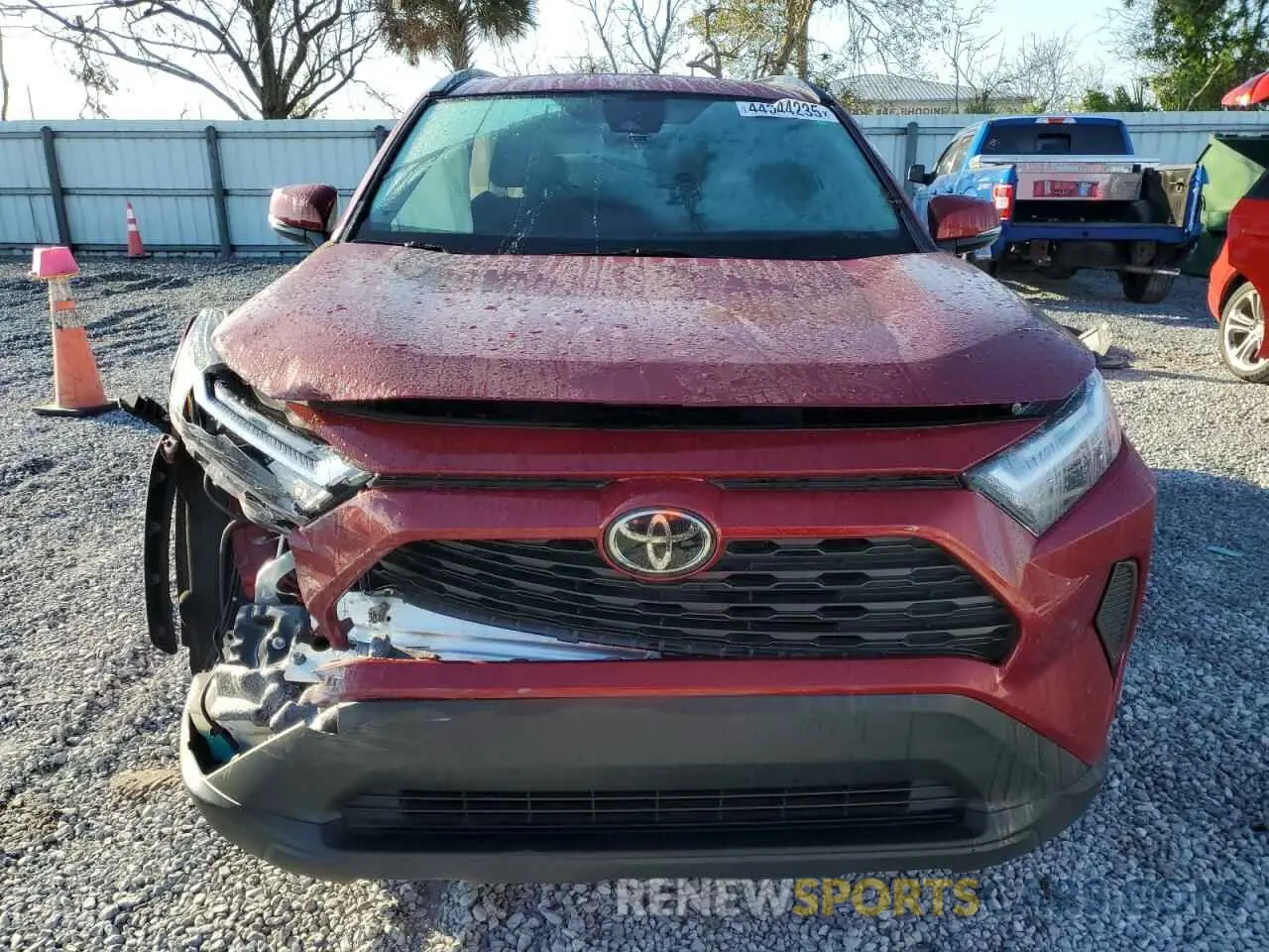 5 Photograph of a damaged car 2T3W1RFV8NW194715 TOYOTA RAV4 2022
