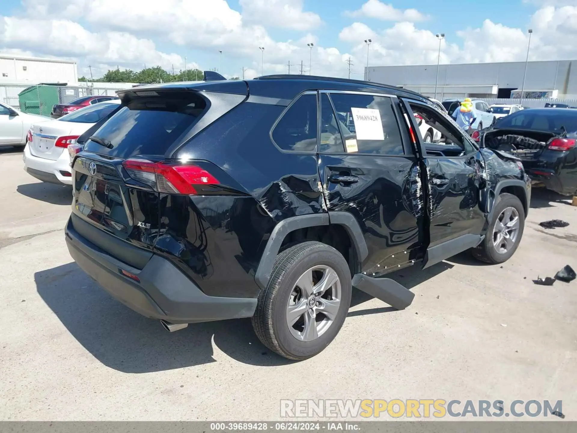 4 Photograph of a damaged car 2T3W1RFV8NW201856 TOYOTA RAV4 2022