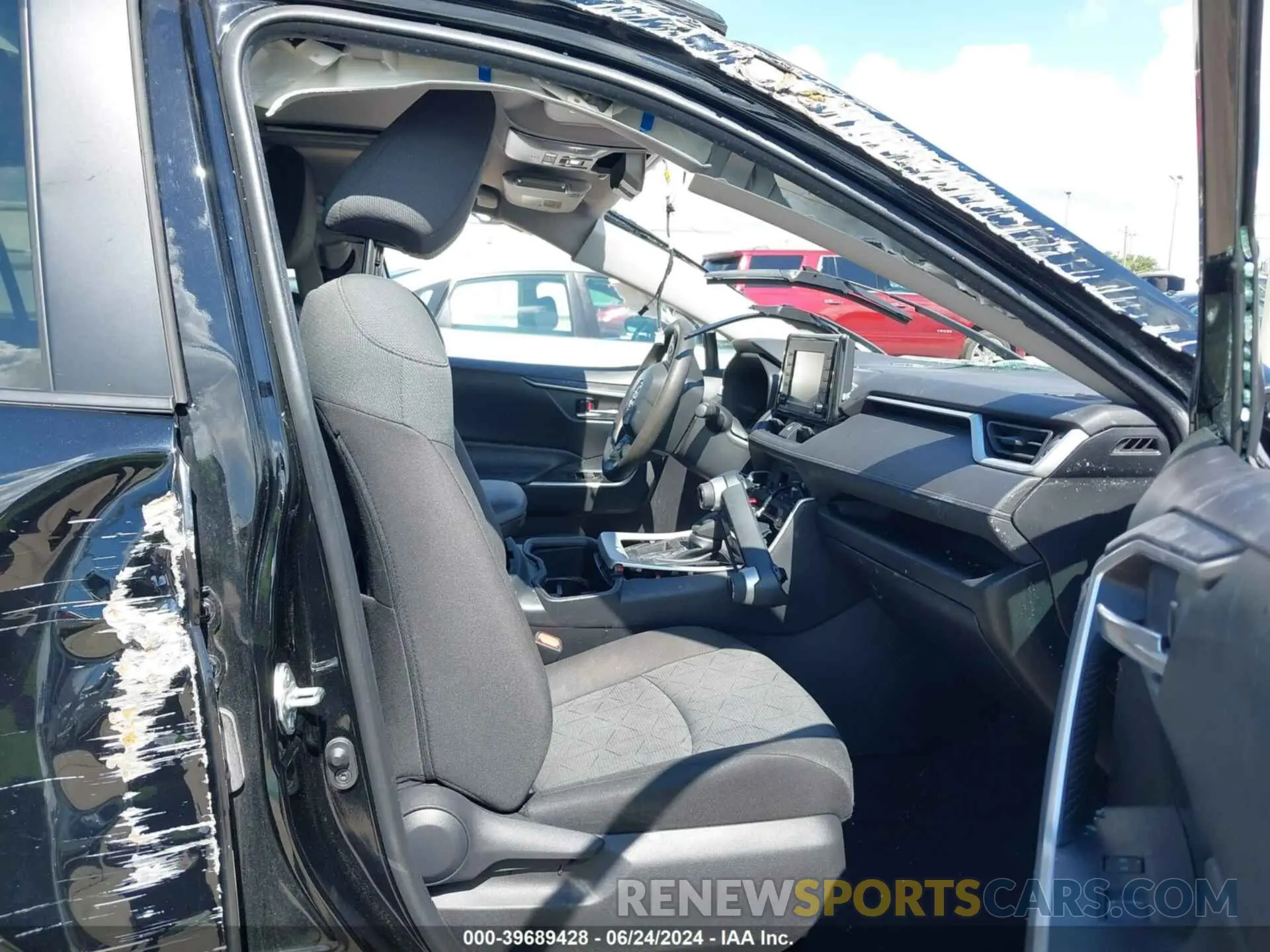 5 Photograph of a damaged car 2T3W1RFV8NW201856 TOYOTA RAV4 2022