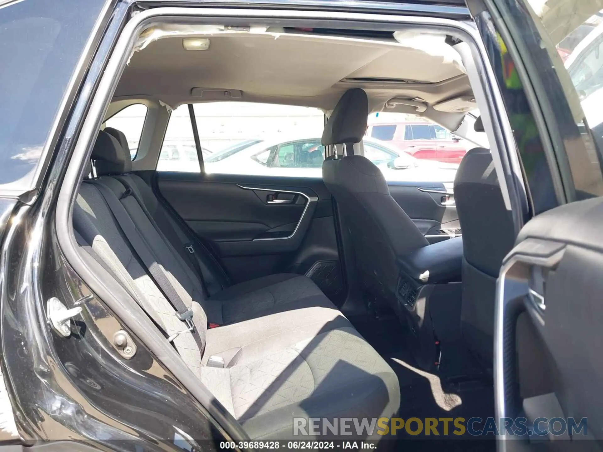 8 Photograph of a damaged car 2T3W1RFV8NW201856 TOYOTA RAV4 2022