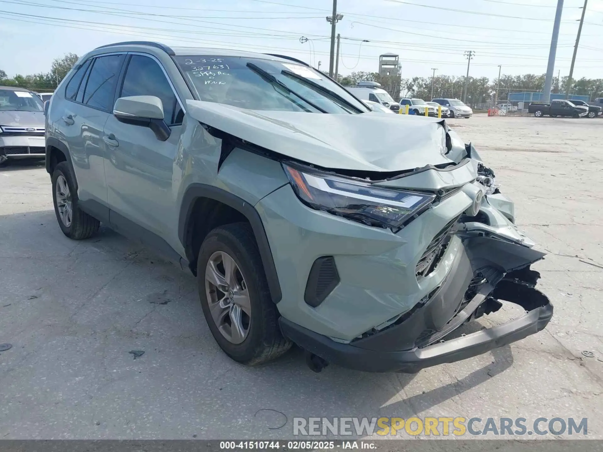 1 Photograph of a damaged car 2T3W1RFV8NW203056 TOYOTA RAV4 2022