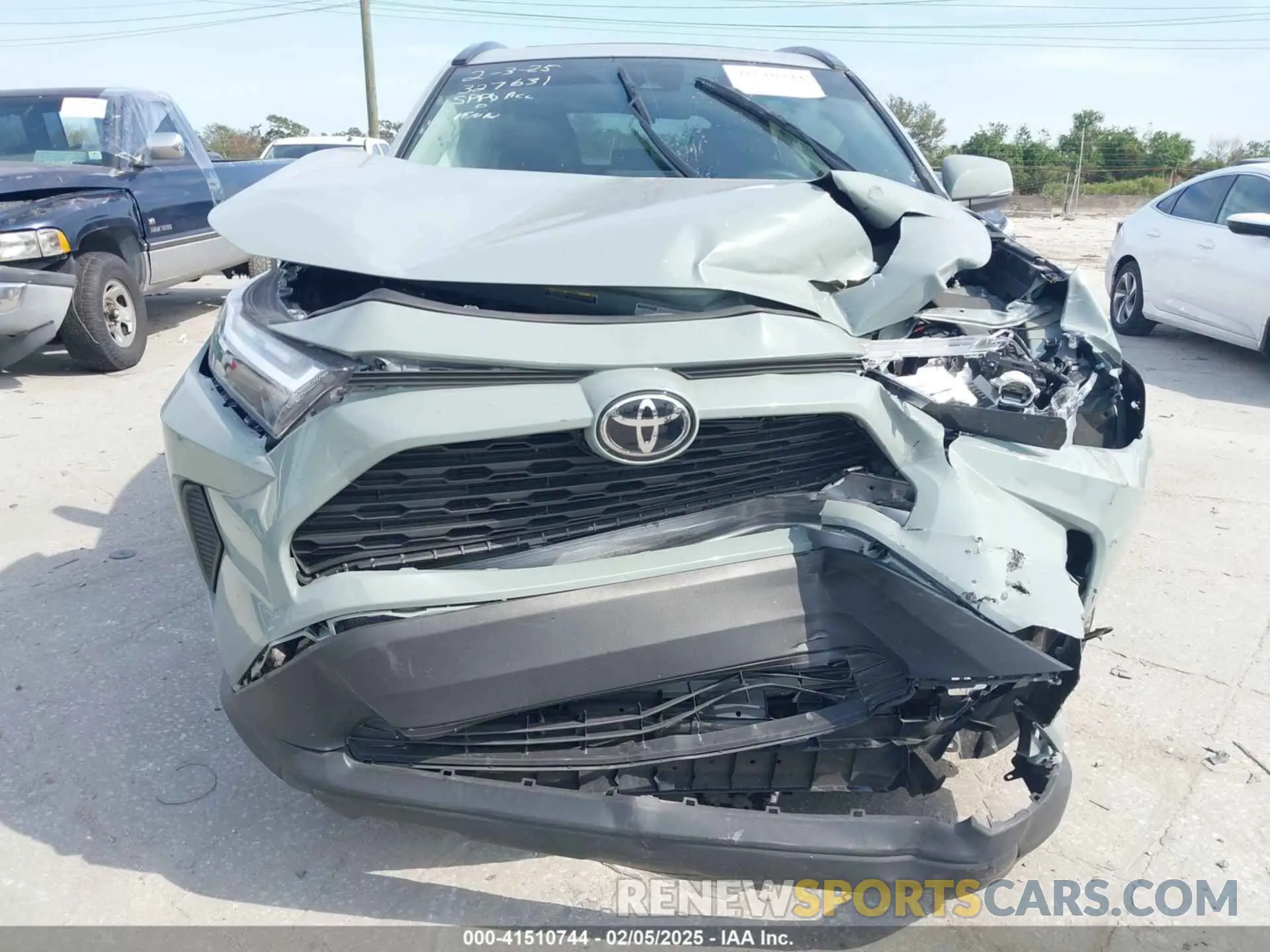 6 Photograph of a damaged car 2T3W1RFV8NW203056 TOYOTA RAV4 2022