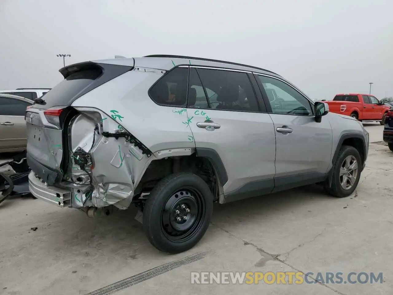 3 Photograph of a damaged car 2T3W1RFV8NW207107 TOYOTA RAV4 2022