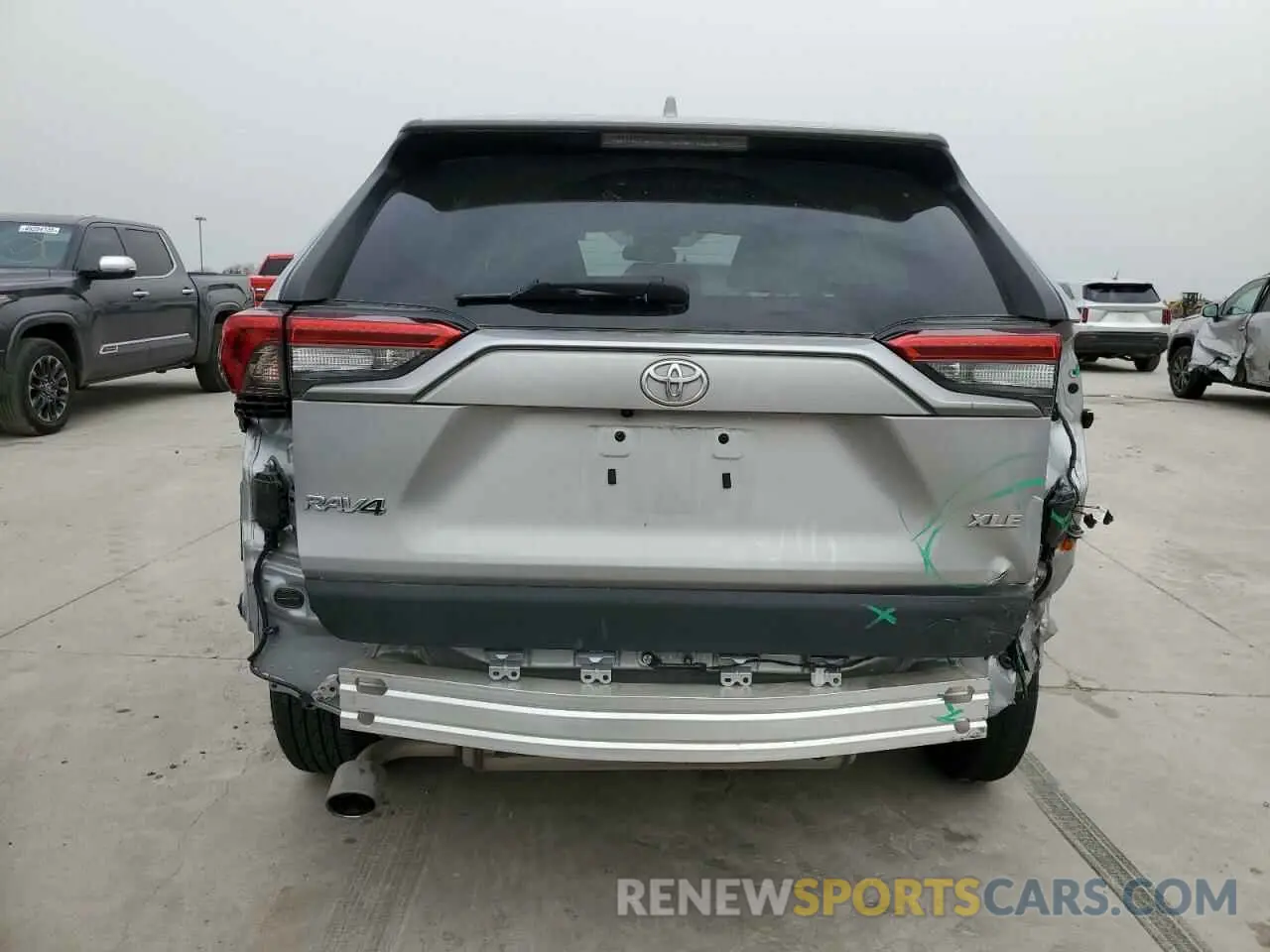 6 Photograph of a damaged car 2T3W1RFV8NW207107 TOYOTA RAV4 2022