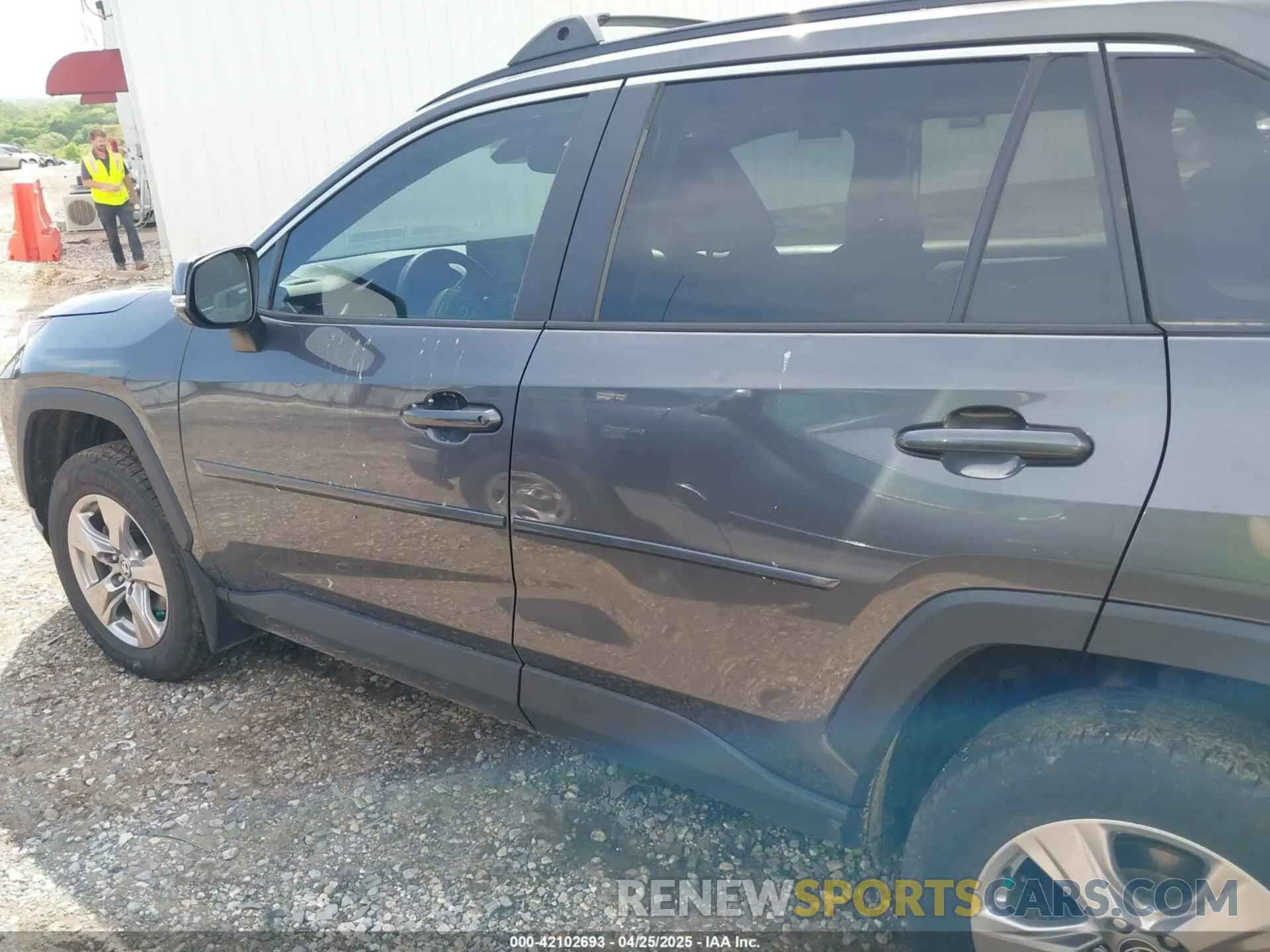 14 Photograph of a damaged car 2T3W1RFV8NW219550 TOYOTA RAV4 2022
