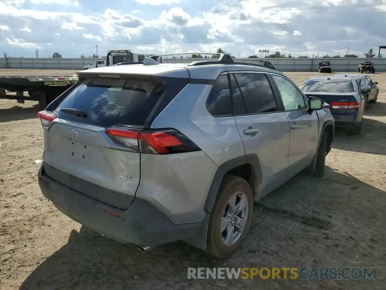 4 Photograph of a damaged car 2T3W1RFV8NW221024 TOYOTA RAV4 2022