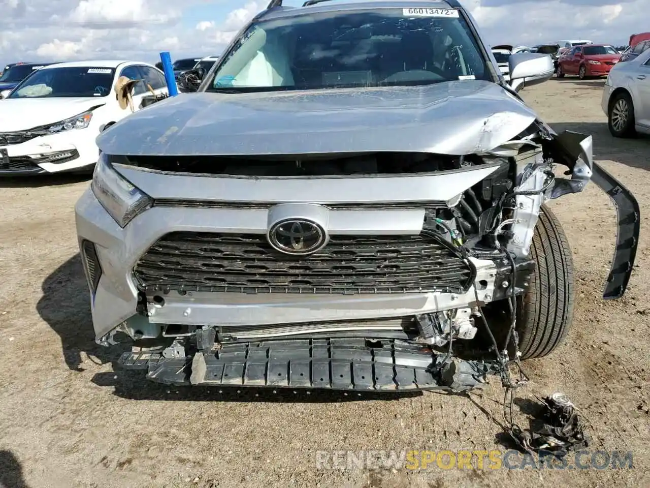 9 Photograph of a damaged car 2T3W1RFV8NW221024 TOYOTA RAV4 2022