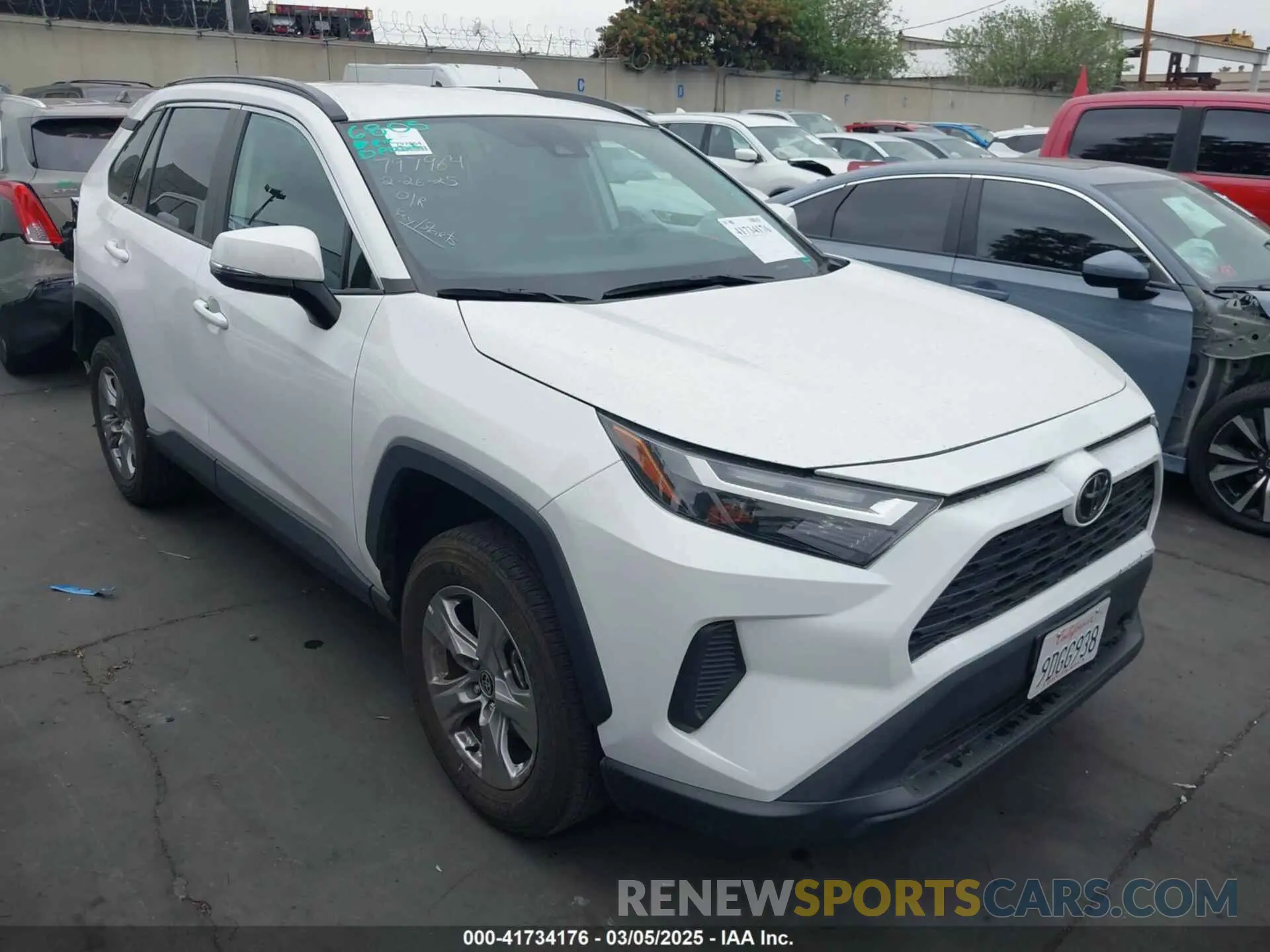 1 Photograph of a damaged car 2T3W1RFV8NW225543 TOYOTA RAV4 2022