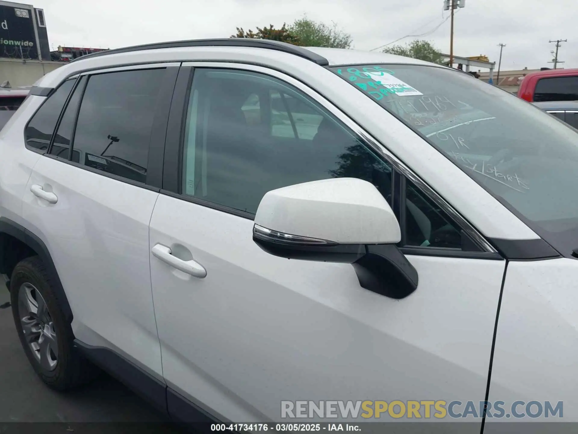 14 Photograph of a damaged car 2T3W1RFV8NW225543 TOYOTA RAV4 2022