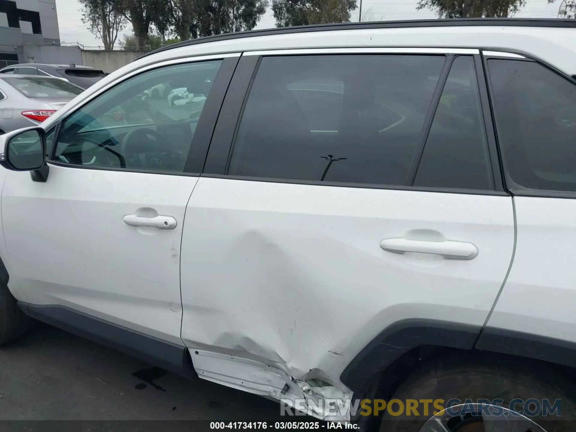 15 Photograph of a damaged car 2T3W1RFV8NW225543 TOYOTA RAV4 2022