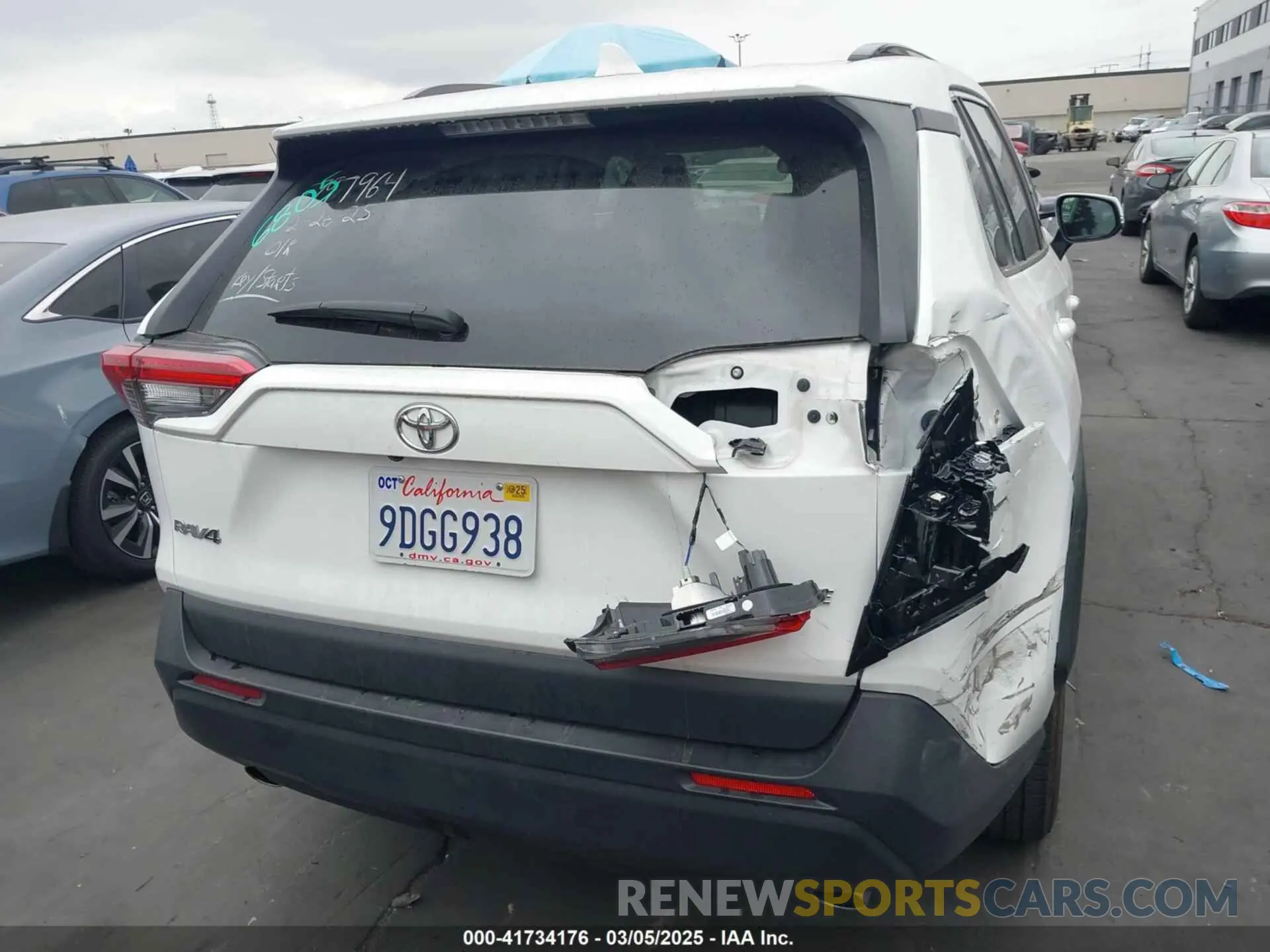 17 Photograph of a damaged car 2T3W1RFV8NW225543 TOYOTA RAV4 2022