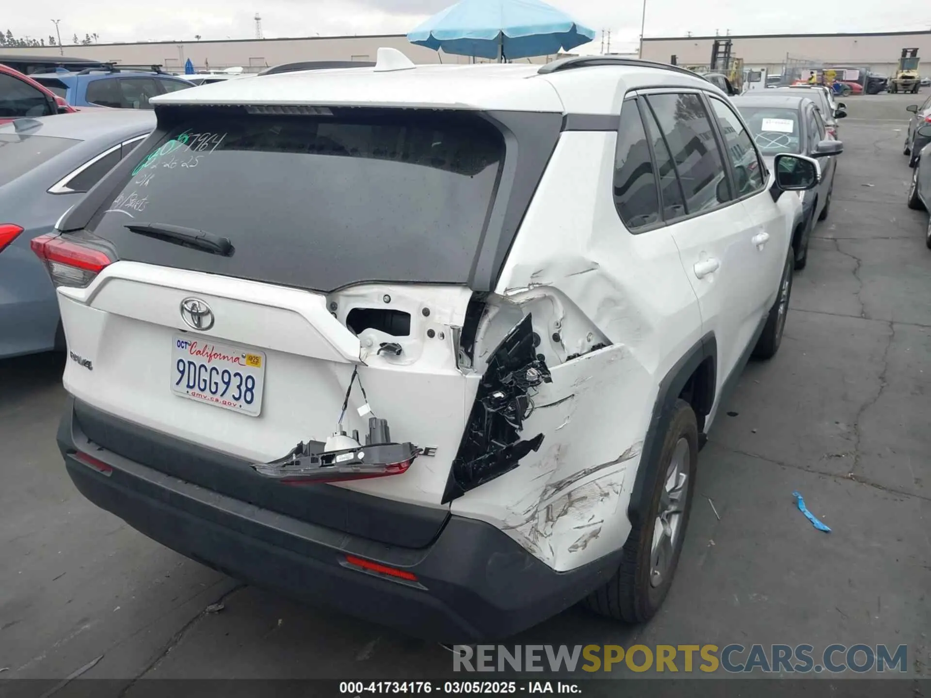 4 Photograph of a damaged car 2T3W1RFV8NW225543 TOYOTA RAV4 2022