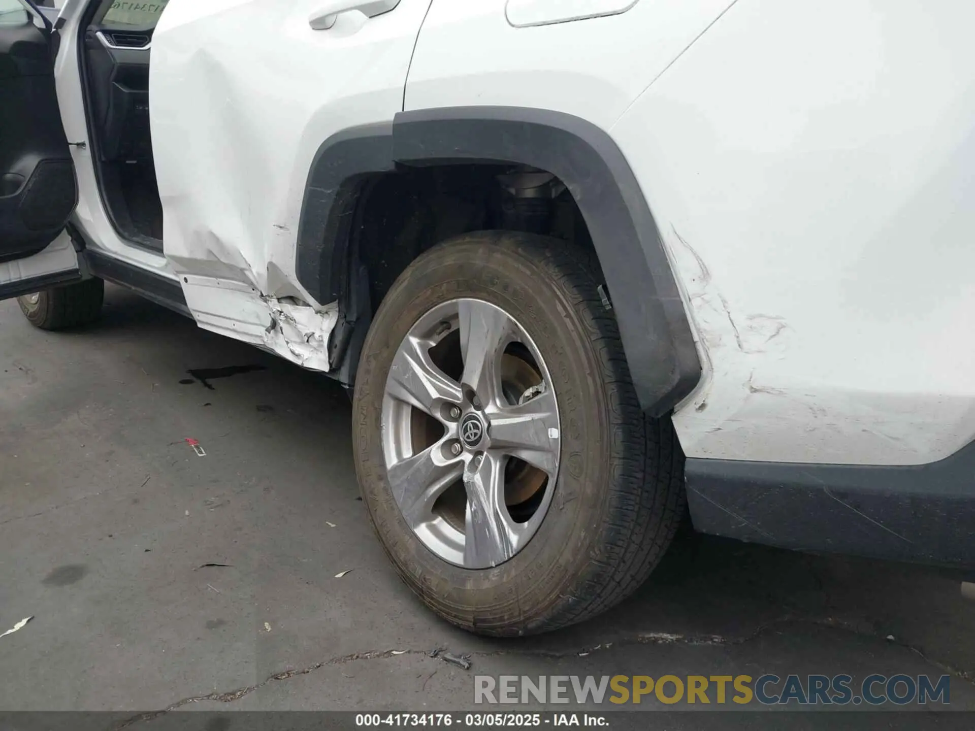 6 Photograph of a damaged car 2T3W1RFV8NW225543 TOYOTA RAV4 2022