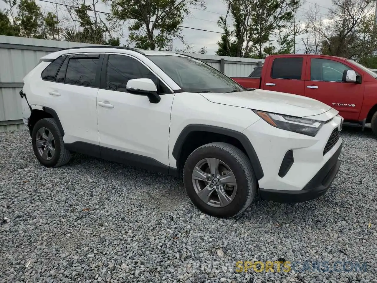 4 Photograph of a damaged car 2T3W1RFV9NC175110 TOYOTA RAV4 2022
