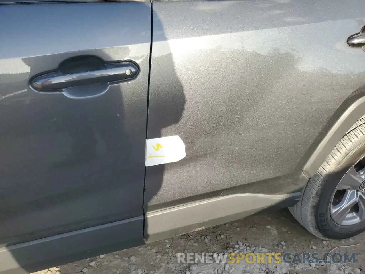 13 Photograph of a damaged car 2T3W1RFV9NC177438 TOYOTA RAV4 2022