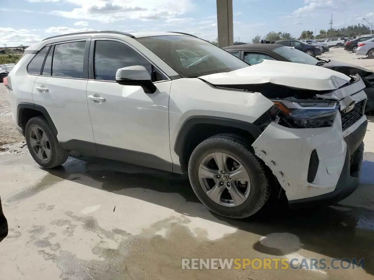 4 Photograph of a damaged car 2T3W1RFV9NC190366 TOYOTA RAV4 2022