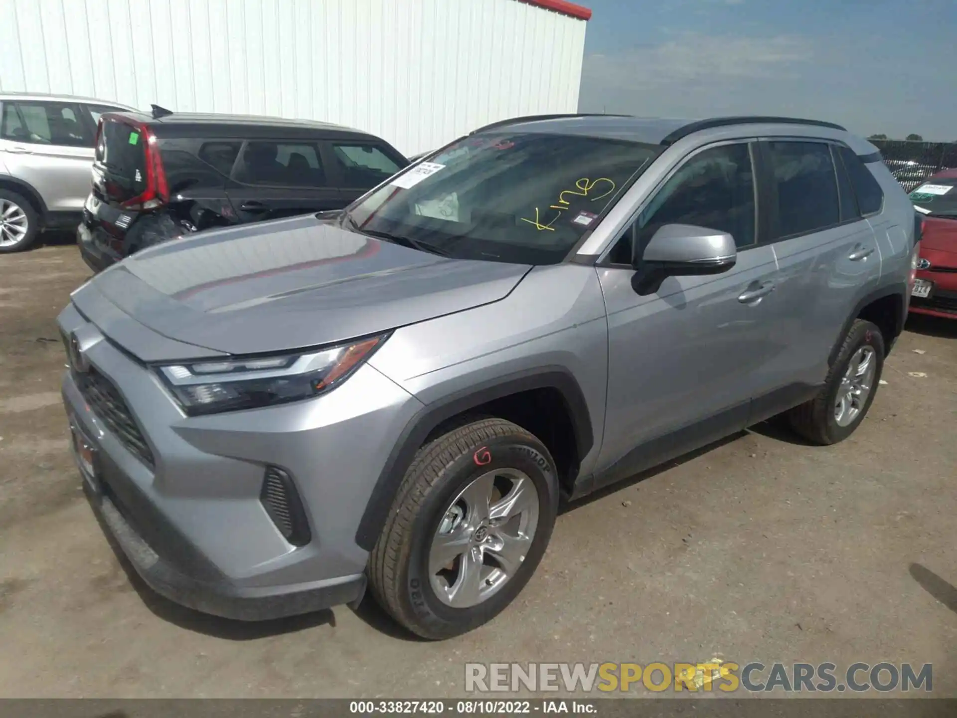 2 Photograph of a damaged car 2T3W1RFV9NC195941 TOYOTA RAV4 2022