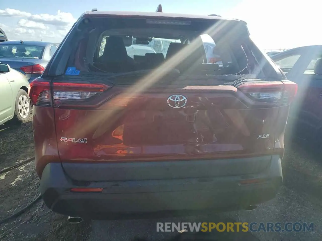 6 Photograph of a damaged car 2T3W1RFV9NW187482 TOYOTA RAV4 2022