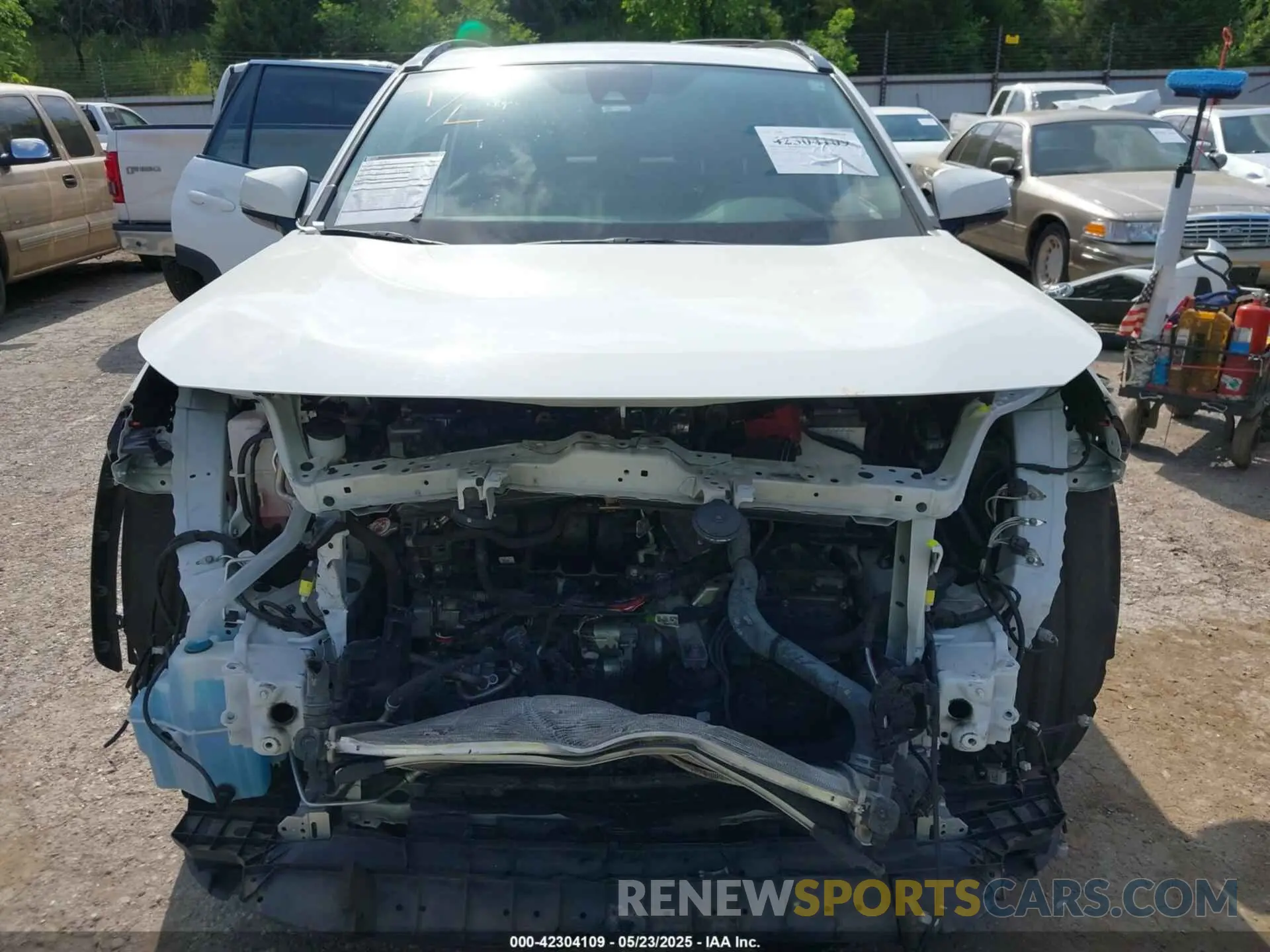 13 Photograph of a damaged car 2T3W1RFV9NW192813 TOYOTA RAV4 2022