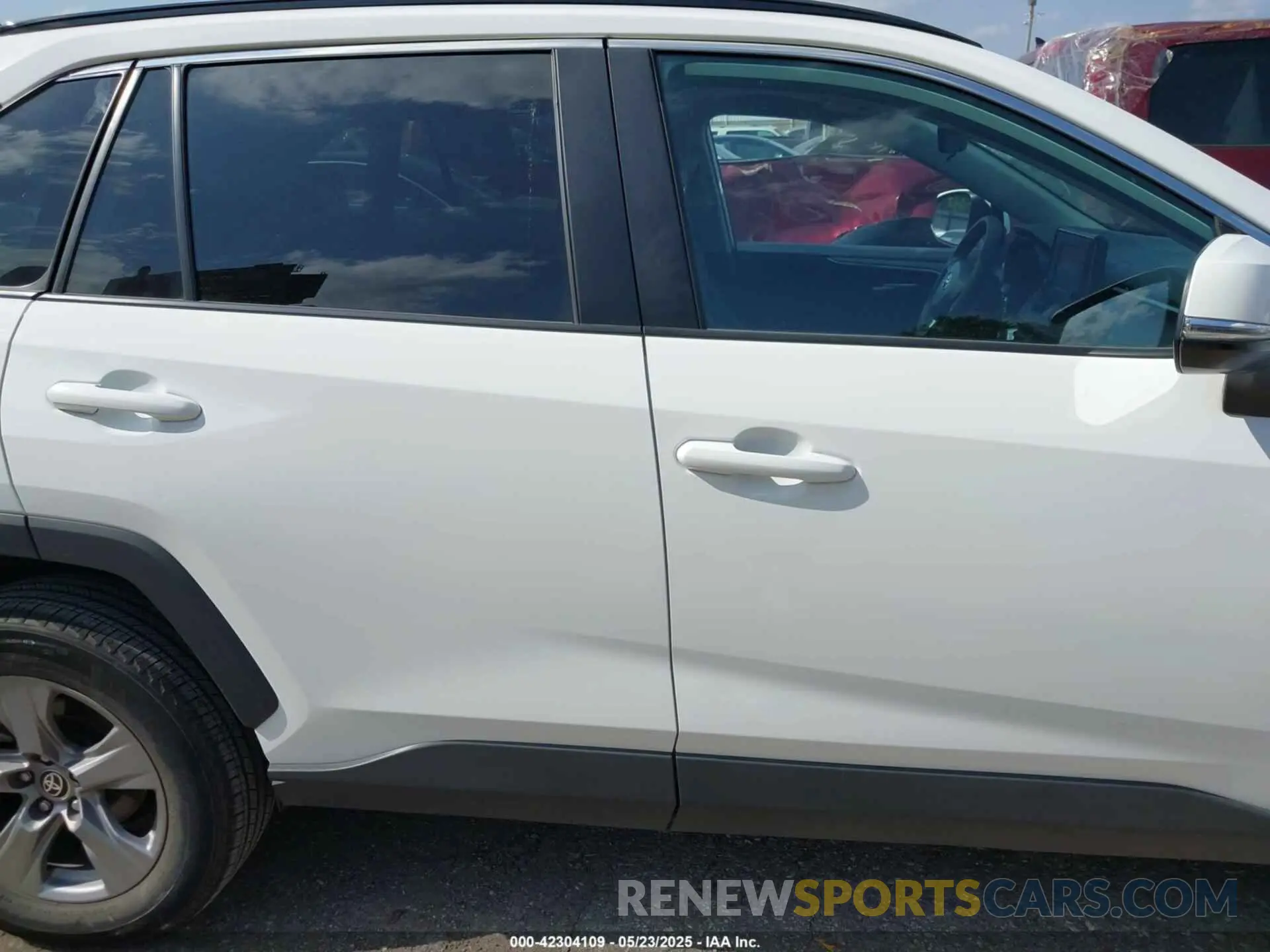 14 Photograph of a damaged car 2T3W1RFV9NW192813 TOYOTA RAV4 2022