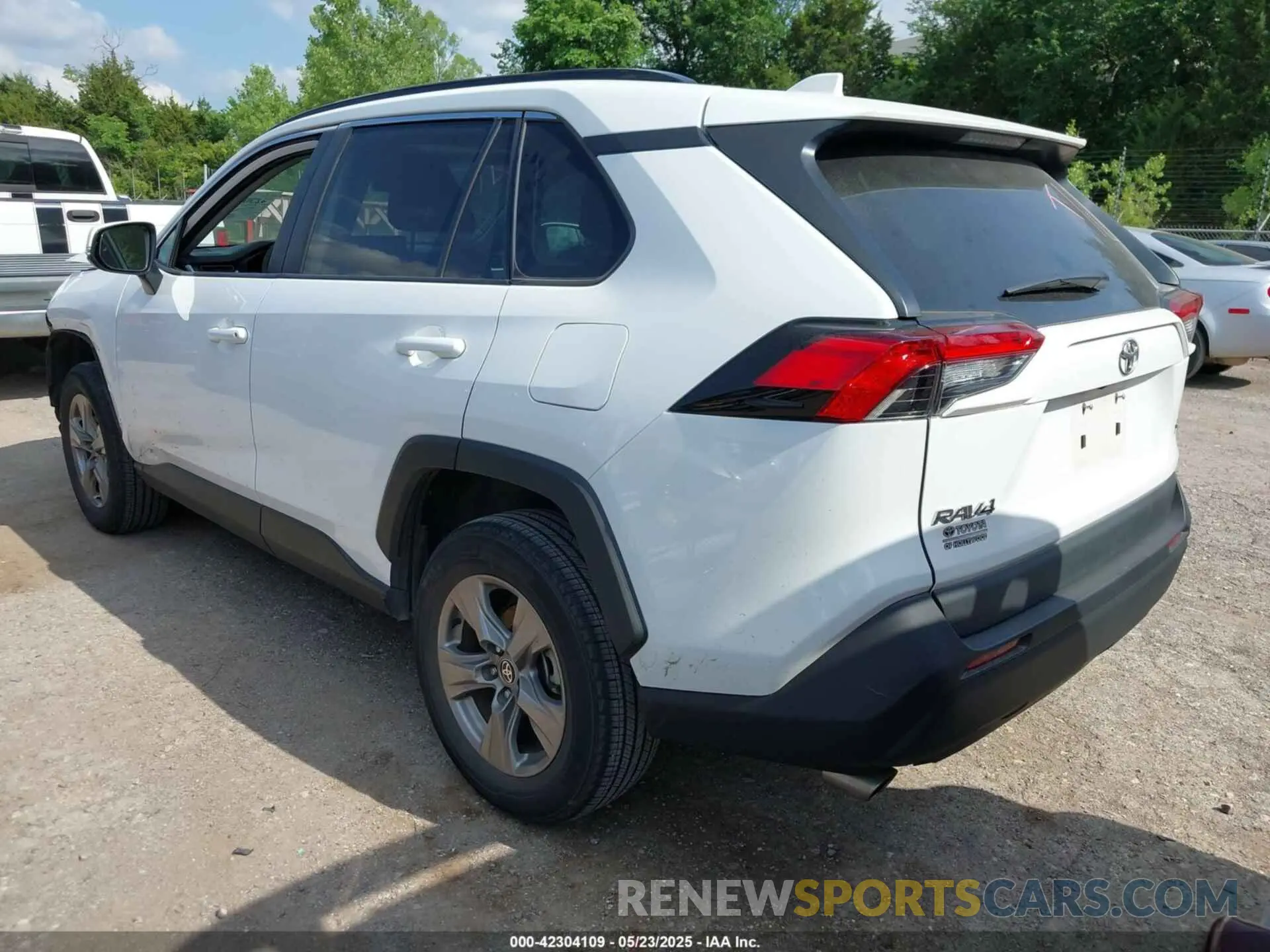 3 Photograph of a damaged car 2T3W1RFV9NW192813 TOYOTA RAV4 2022