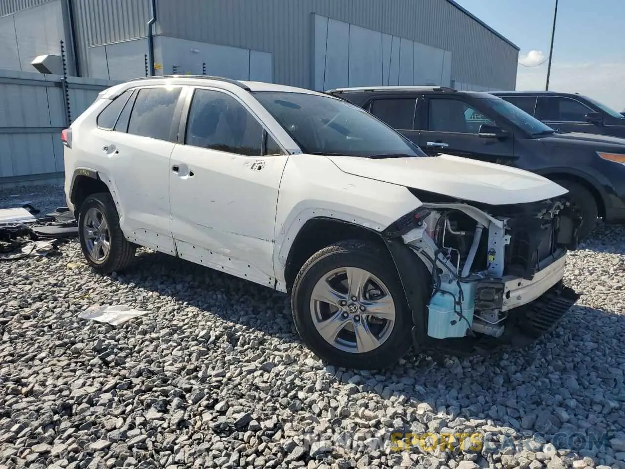 4 Photograph of a damaged car 2T3W1RFV9NW215670 TOYOTA RAV4 2022