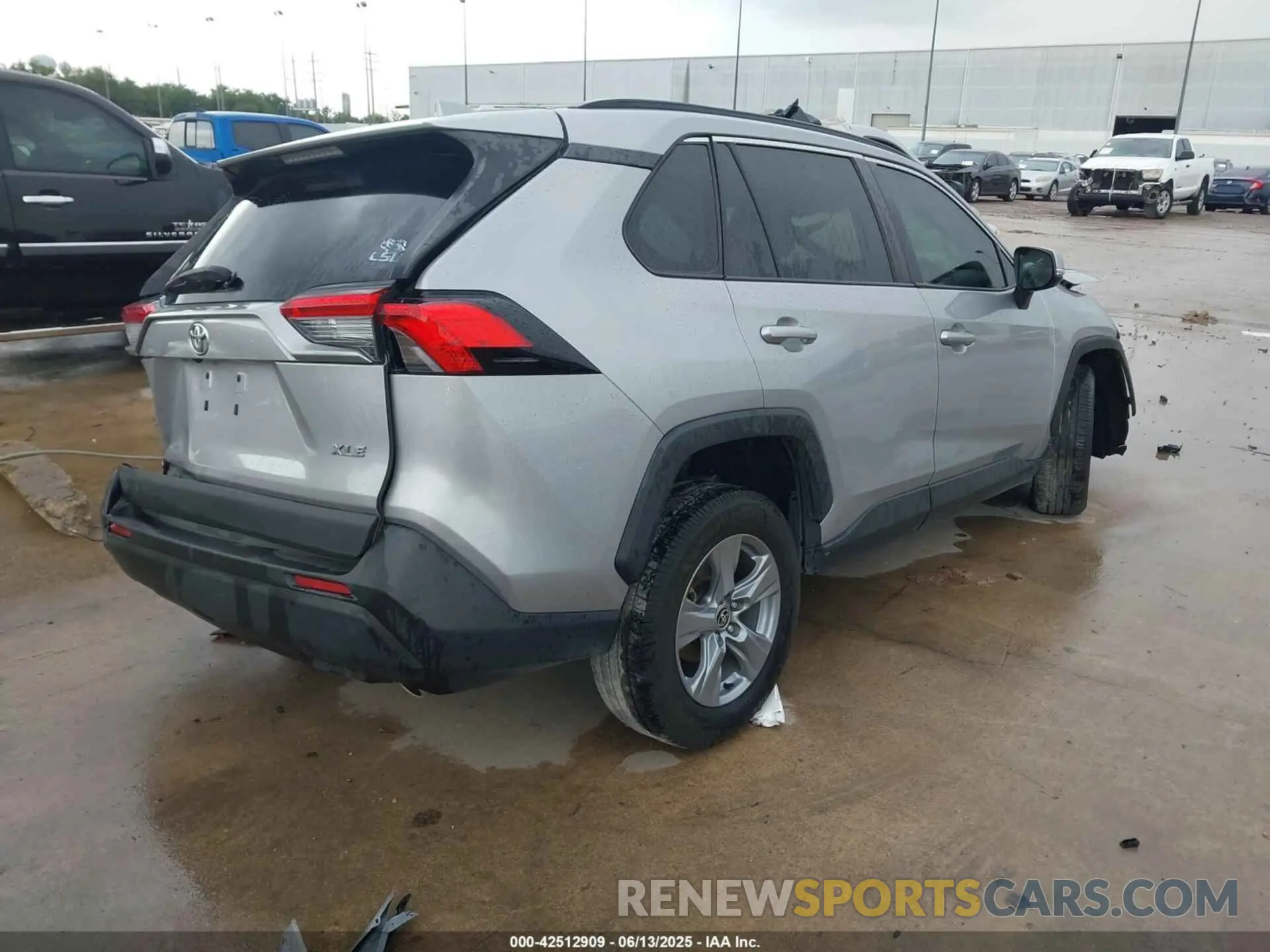 4 Photograph of a damaged car 2T3W1RFVINC173321 TOYOTA RAV4 2022