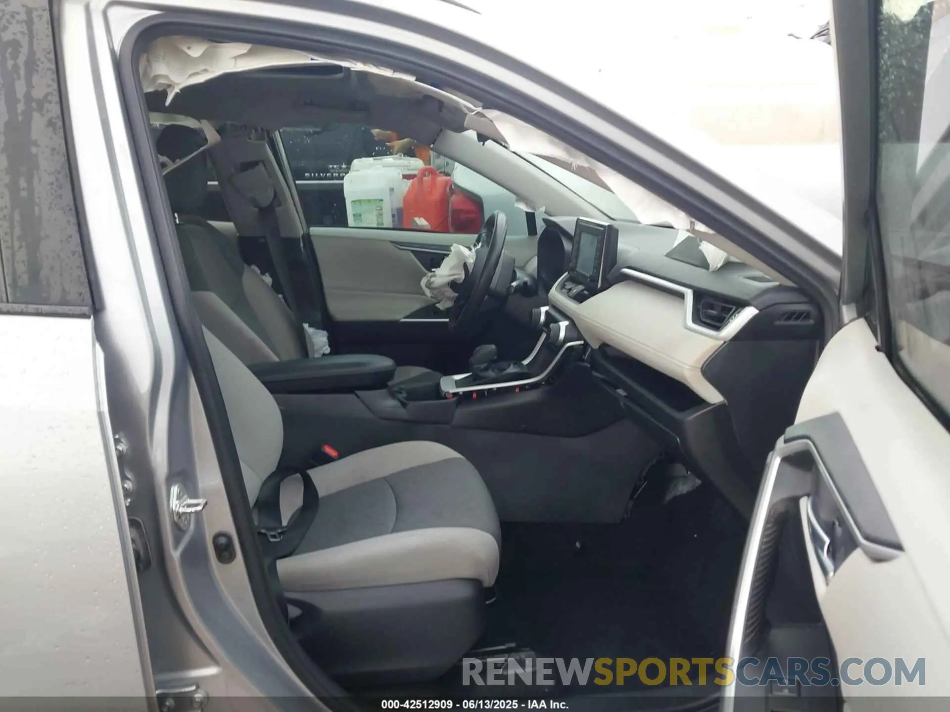 5 Photograph of a damaged car 2T3W1RFVINC173321 TOYOTA RAV4 2022