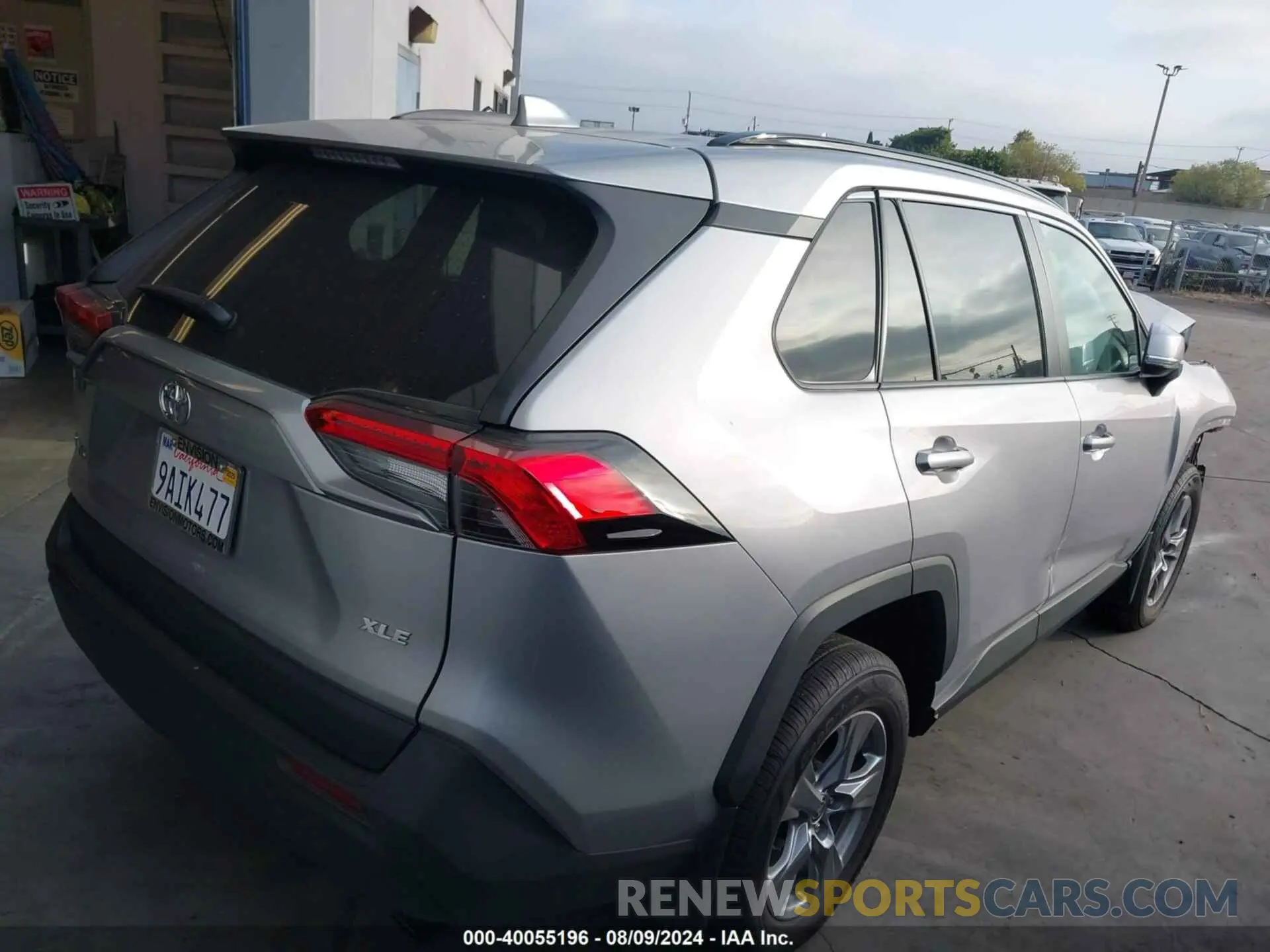 4 Photograph of a damaged car 2T3W1RFVXNC182633 TOYOTA RAV4 2022