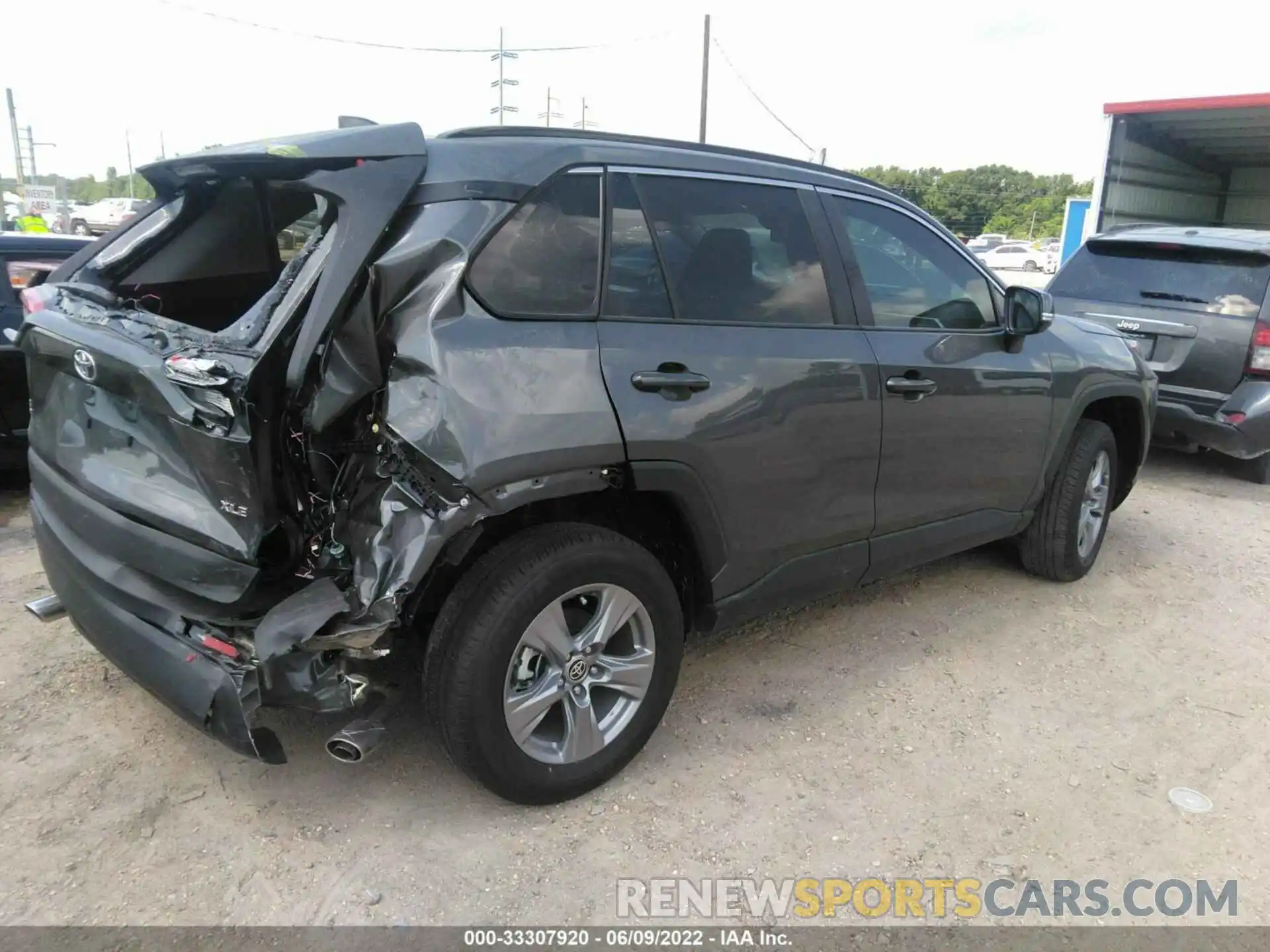 4 Photograph of a damaged car 2T3W1RFVXNC183510 TOYOTA RAV4 2022